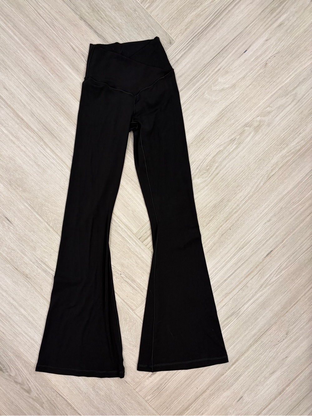 Offline by Aerie Real Me Black Crossover Flare Yoga Pants XS Short